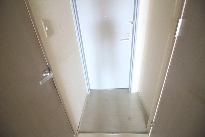 物件内観写真16　(玄関)