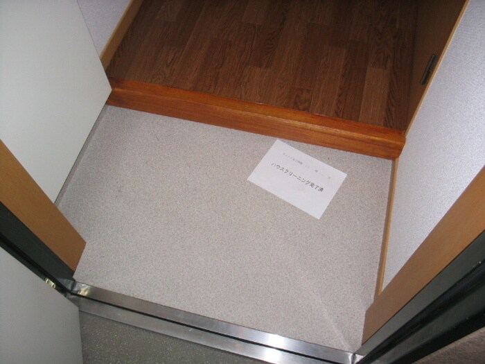 物件内観写真10　(玄関)