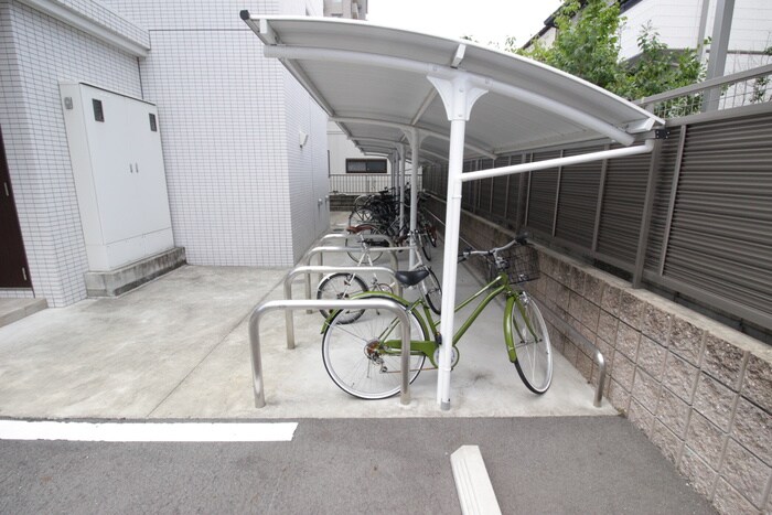 物件外観写真2　(駐輪場)
