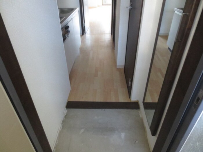 物件内観写真12　(玄関)