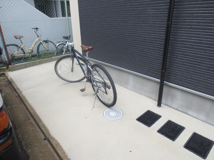 物件外観写真5　(駐輪場)