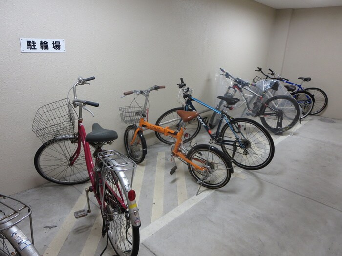 物件外観写真3　(駐輪場)