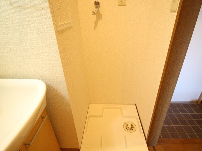 物件内観写真12　(洗濯機置場)