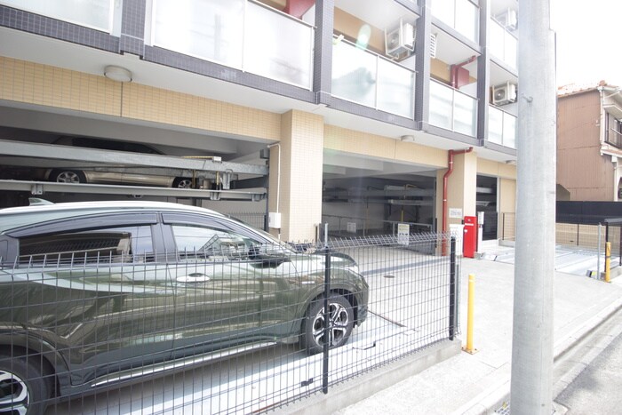 物件外観写真5　(駐車場)