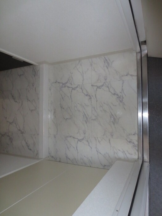 物件内観写真15　(玄関)