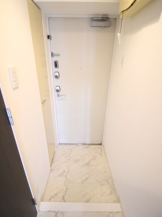 物件内観写真15　(玄関)