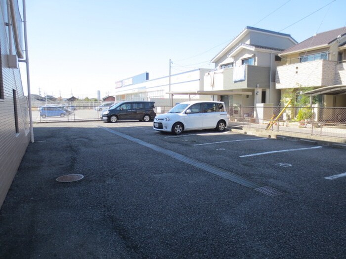 物件外観写真6　(駐車場)