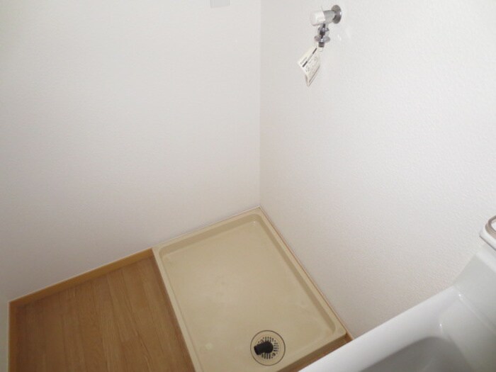 物件内観写真15　(洗濯機置場)