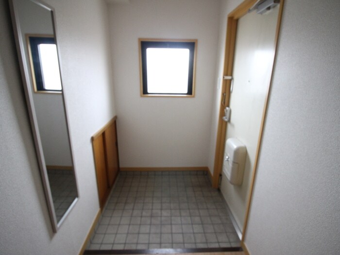 物件内観写真16　(玄関)