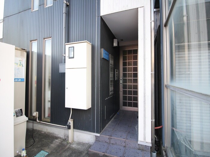 物件外観写真6　(エントランス部分)