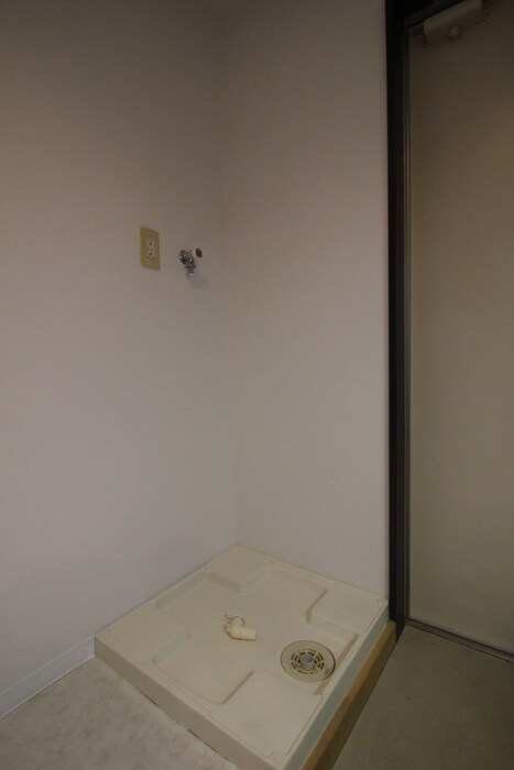 物件内観写真14　(洗濯機置場)