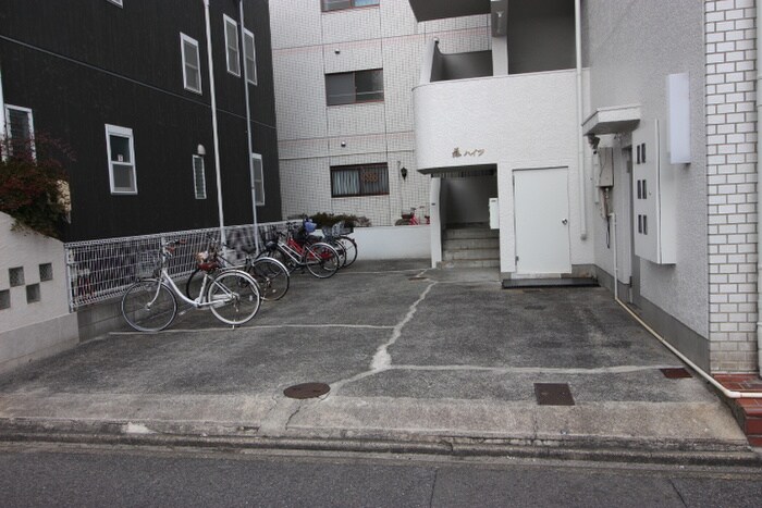 物件外観写真3　(駐車場)