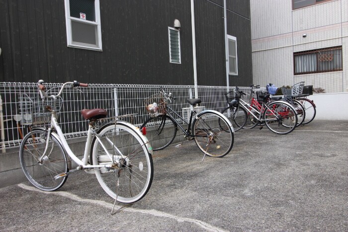 物件外観写真5　(駐輪場)