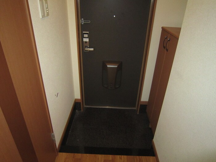 物件内観写真13　(玄関)