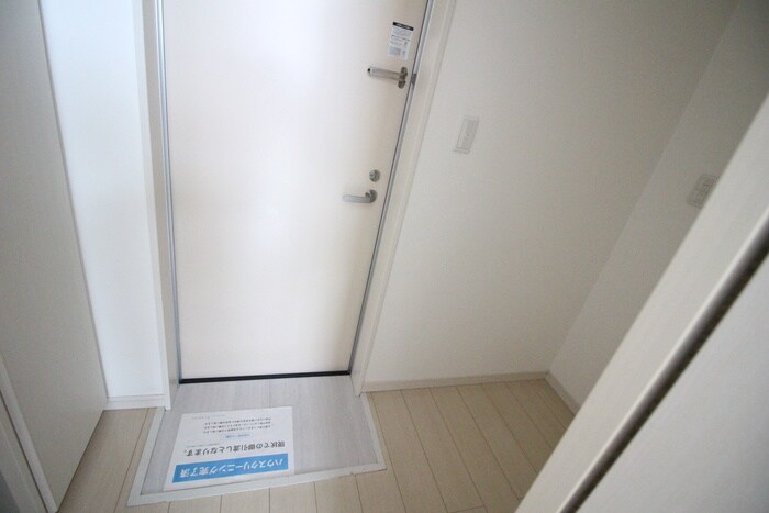 物件内観写真7　(玄関)