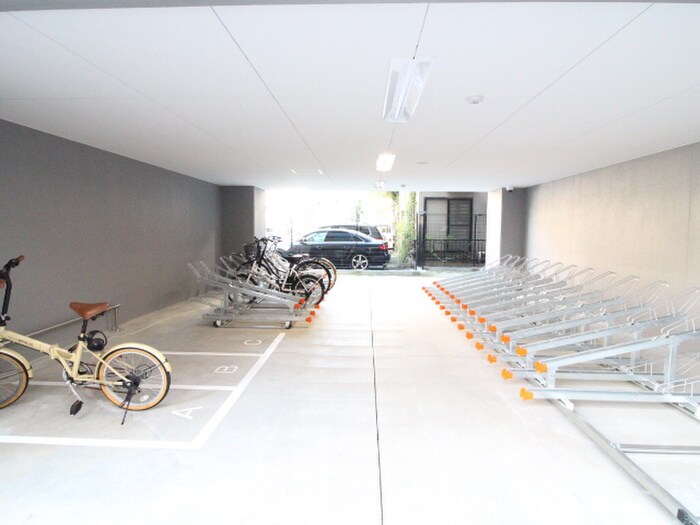 物件外観写真3　(駐輪場)