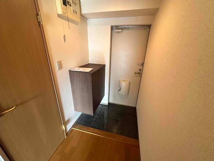 物件内観写真7　(玄関)