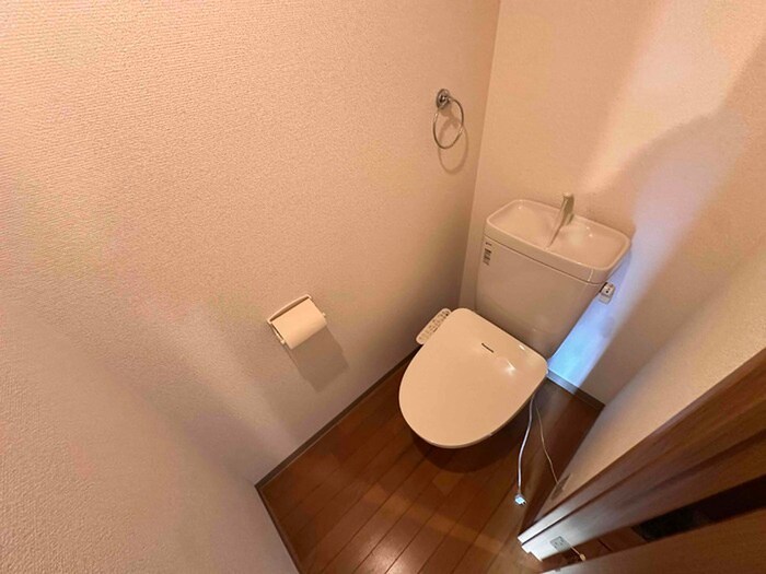 物件内観写真8　(トイレ)