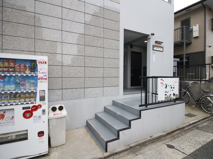 物件外観写真6　(エントランス部分)