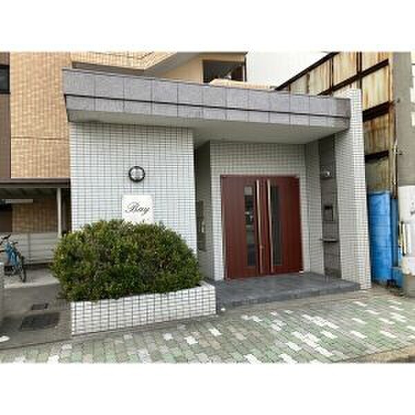 物件外観写真2　(エントランス部分)