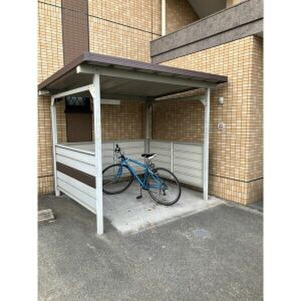 物件外観写真3　(駐輪場)
