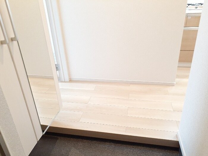 物件内観写真8　(玄関)