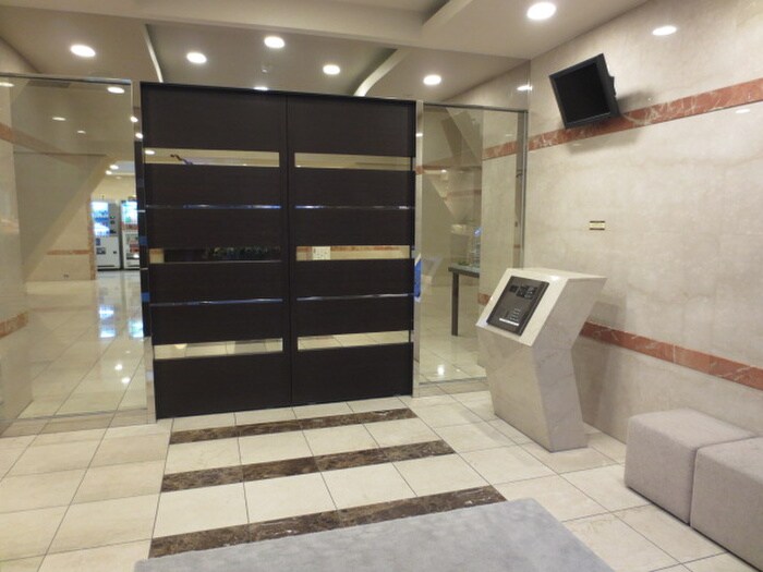 物件外観写真5　(エントランス部分)