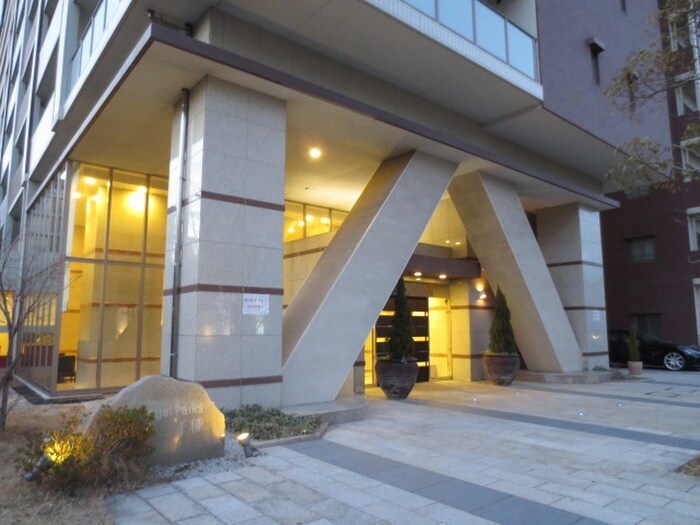 物件外観写真6　(エントランス部分)