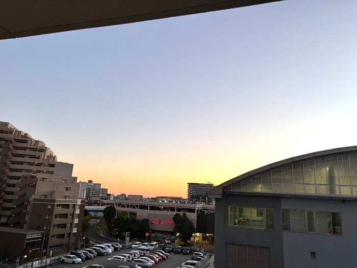 物件内観写真22　(室内からの展望)