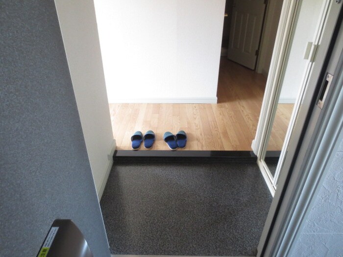 物件内観写真7　(玄関)