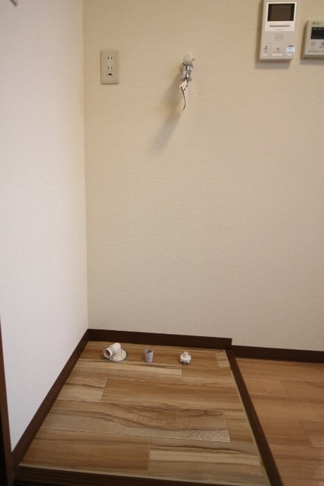 物件内観写真16　(洗濯機置場)