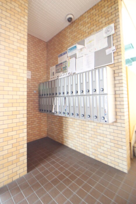 物件外観写真4　(エントランス部分)