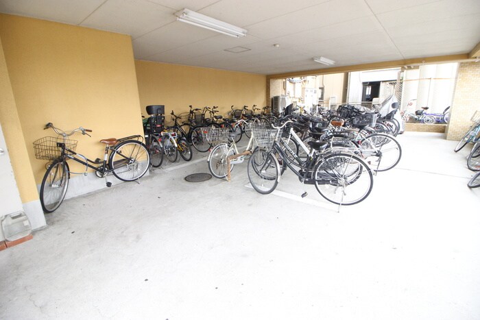 物件外観写真5　(駐輪場)