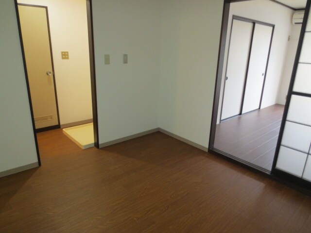 物件内観写真4　(居室)