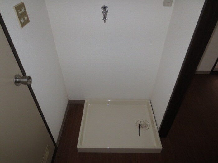 物件内観写真8　(洗濯機置場)