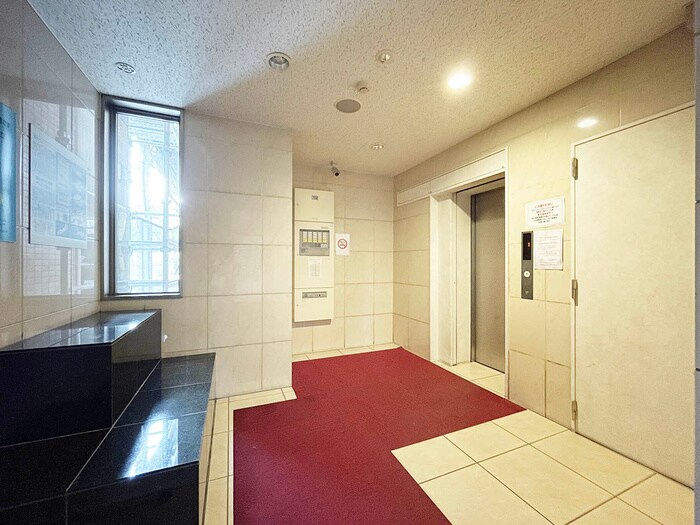 物件外観写真2　(エントランス部分)