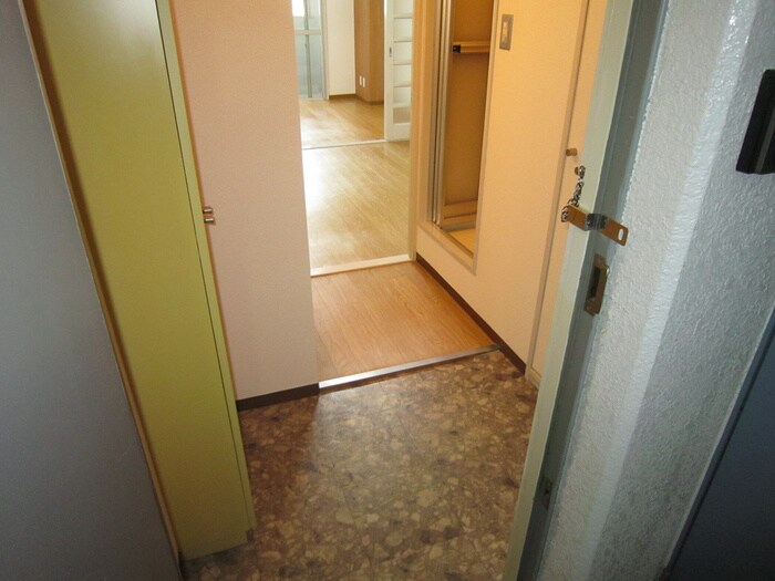 物件内観写真7　(玄関)
