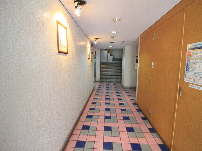 物件外観写真6　(エントランス部分)