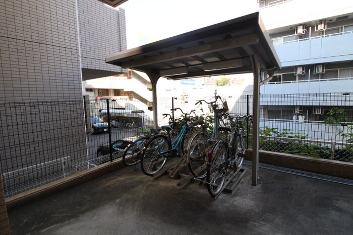 物件外観写真4　(駐輪場)