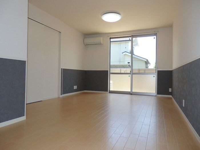 物件内観写真7　(室内からの展望)