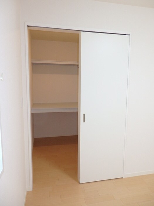 物件内観写真13　(収納)