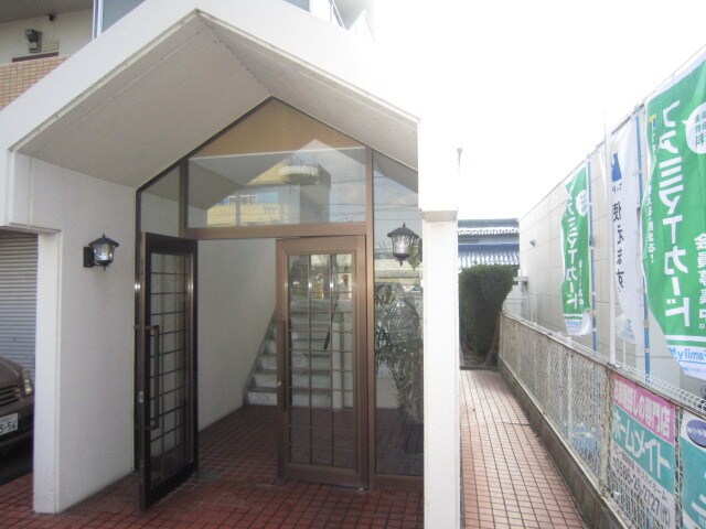 物件外観写真3　(エントランス部分)
