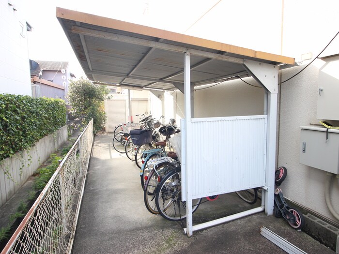 物件外観写真5　(駐輪場)