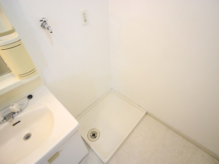 物件内観写真16　(洗濯機置場)