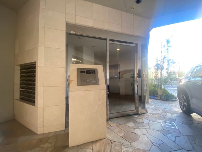 物件外観写真2　(エントランス部分)