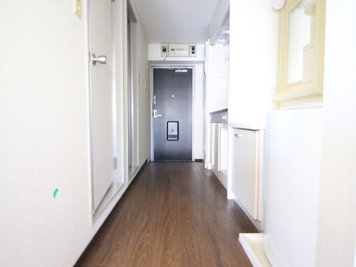 物件内観写真11　(廊下)