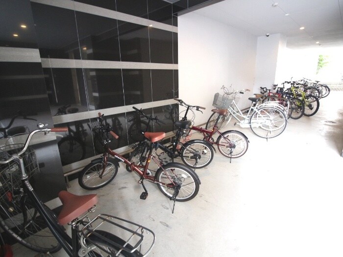 物件外観写真4　(駐輪場)