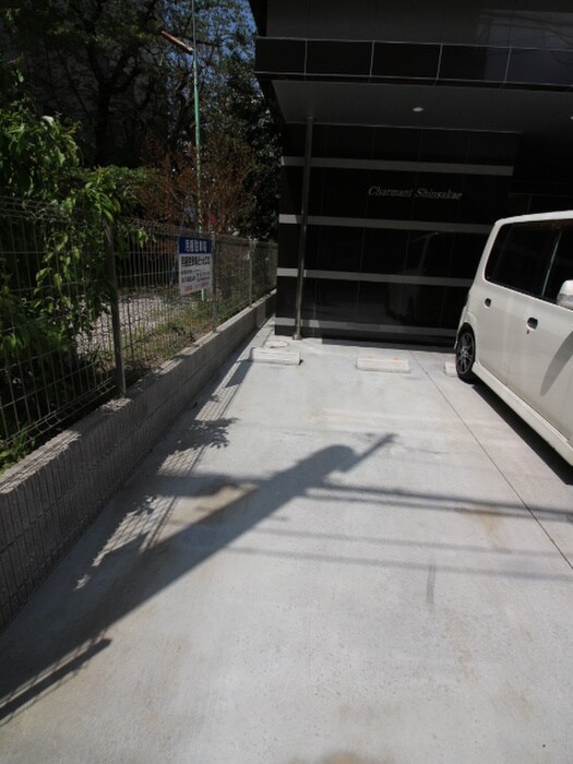 物件外観写真6　(駐車場)