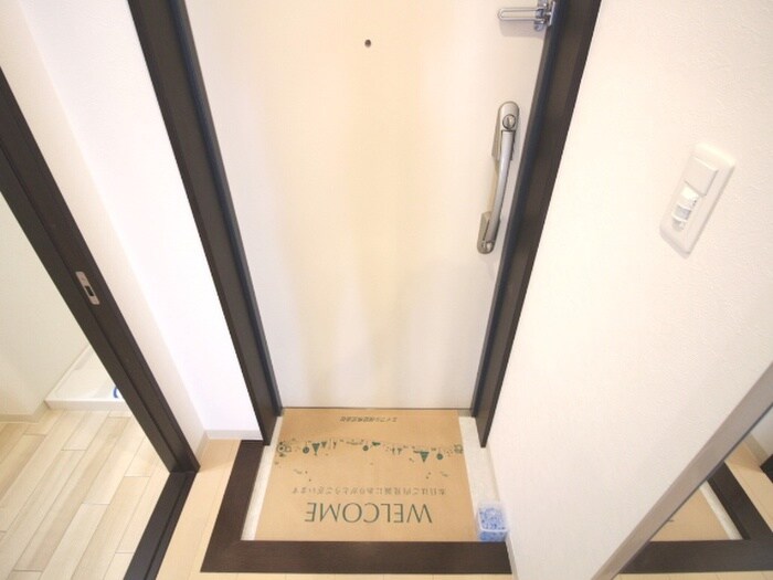 物件内観写真16　(玄関)