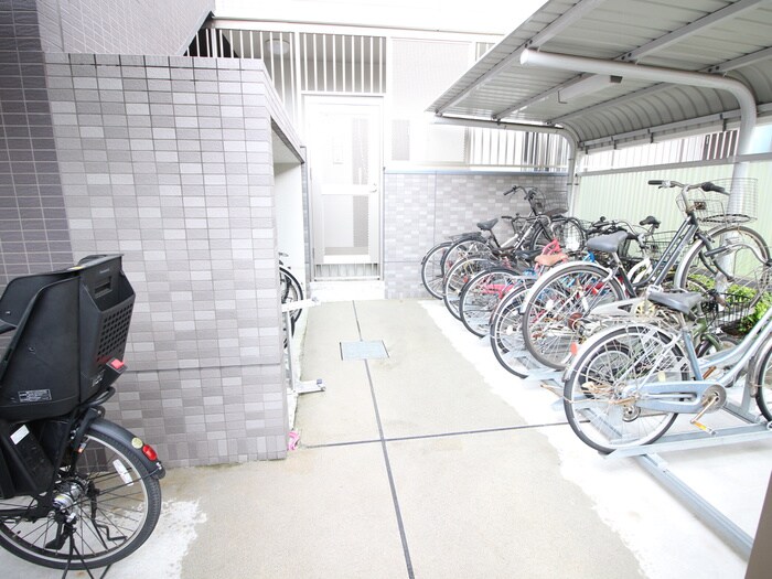 物件外観写真5　(駐輪場)